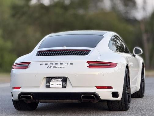 2018 Porsche 911 Carrera