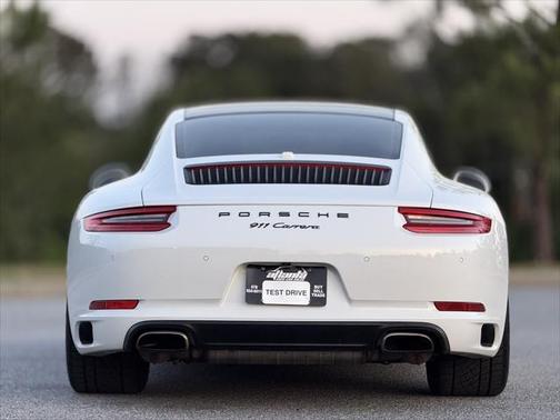 2018 Porsche 911 Carrera