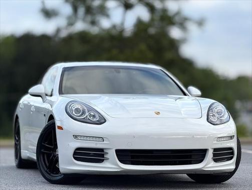 2016 Porsche Panamera 4 Edition