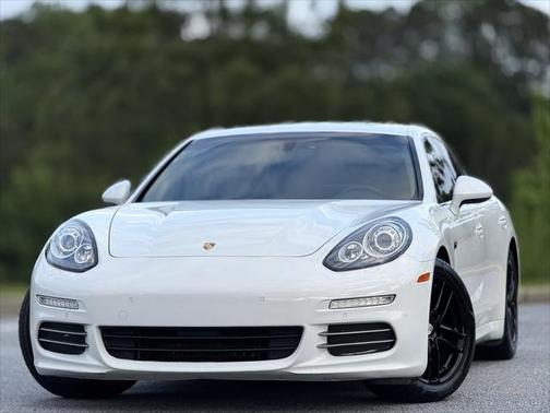 2016 Porsche Panamera 4 Edition