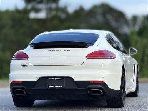 2016 Porsche Panamera 4 Edition