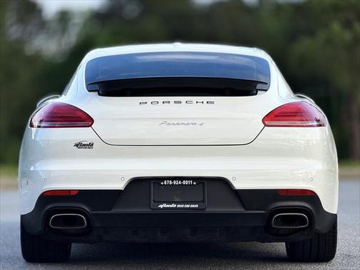 2016 Porsche Panamera 4 Edition