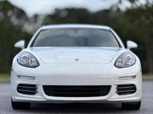 2016 Porsche Panamera 4 Edition