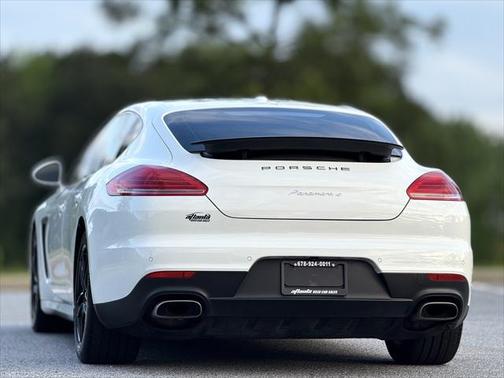 2016 Porsche Panamera 4 Edition