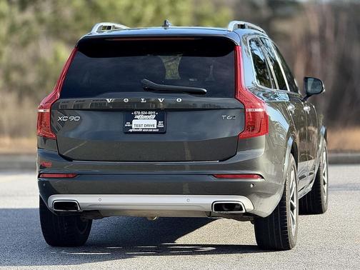 2018 Volvo XC90 T6 Momentum