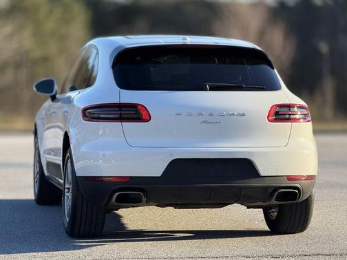 2018 Porsche Macan Base (PDK)