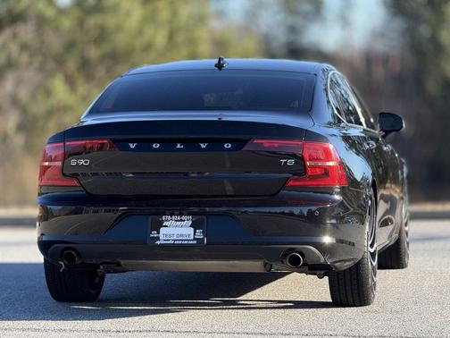 2018 Volvo S90 T5 Momentum