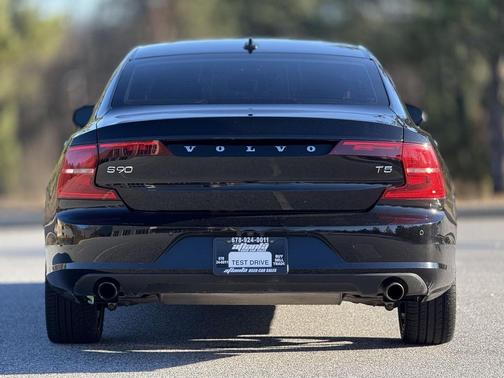 2018 Volvo S90 T5 Momentum