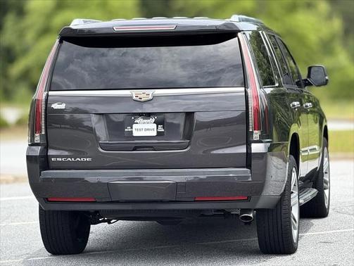 2017 Cadillac Escalade Luxury