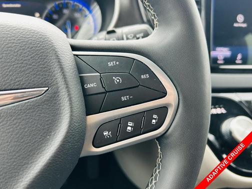 2023 Chrysler Pacifica Touring-L