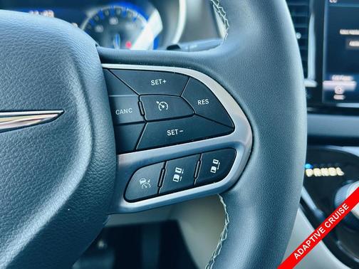 2023 Chrysler Pacifica Touring-L