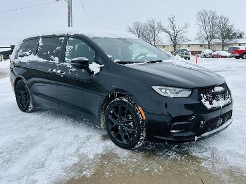 2023 Chrysler Pacifica Touring-L