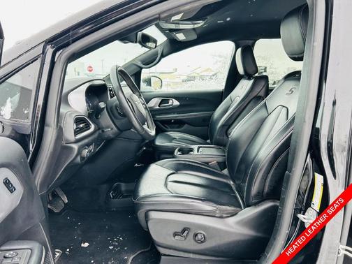 2023 Chrysler Pacifica Touring-L