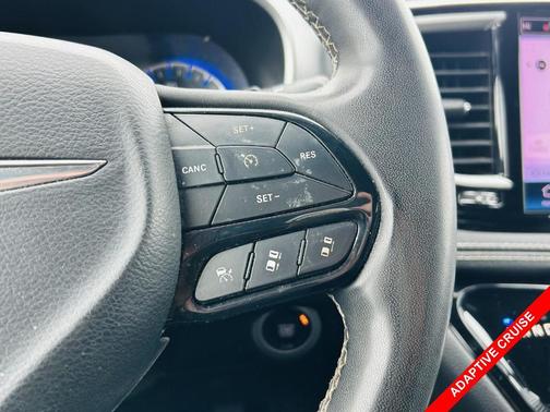 2023 Chrysler Pacifica Touring-L