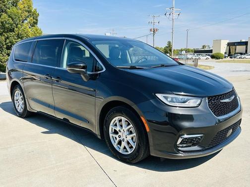 2023 Chrysler Pacifica Touring-L