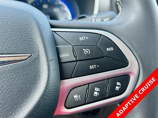 2023 Chrysler Pacifica Touring-L