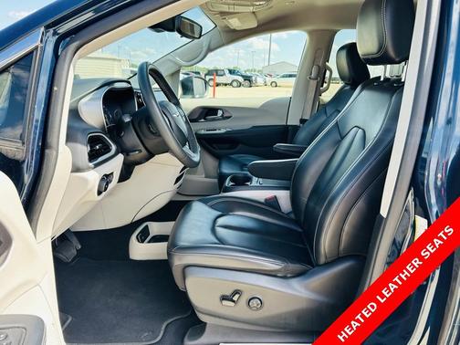 2023 Chrysler Pacifica Touring-L