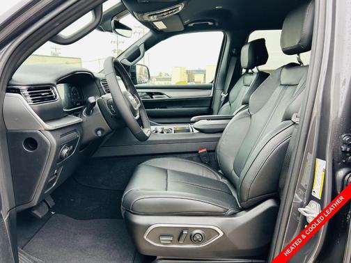 2025 Jeep Wagoneer Base