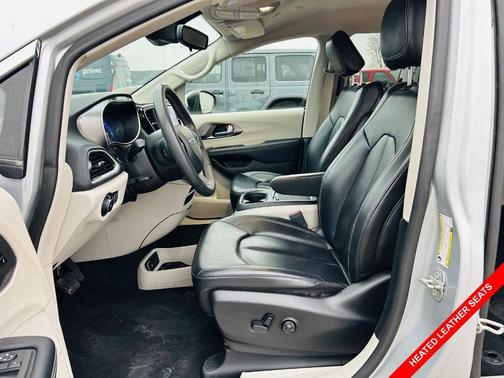 2023 Chrysler Pacifica Touring-L