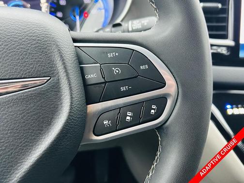 2023 Chrysler Pacifica Touring-L