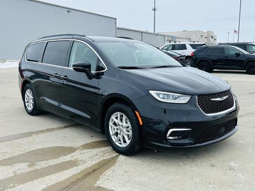 2022 Chrysler Pacifica Touring-L