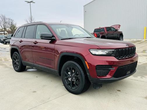2025 Jeep Grand Cherokee Laredo