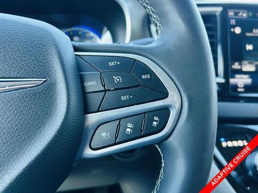 2023 Chrysler Pacifica Touring-L