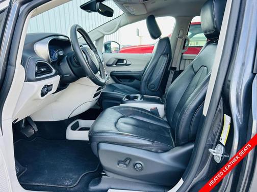 2022 Chrysler Pacifica Hybrid Touring L