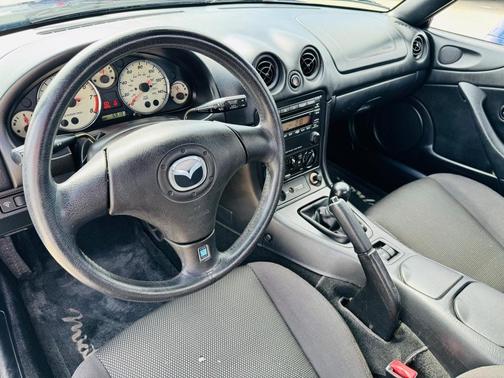 2002 Mazda MX-5 Miata 