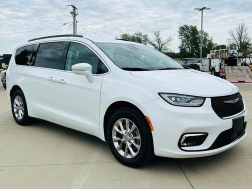 2022 Chrysler Pacifica Touring-L