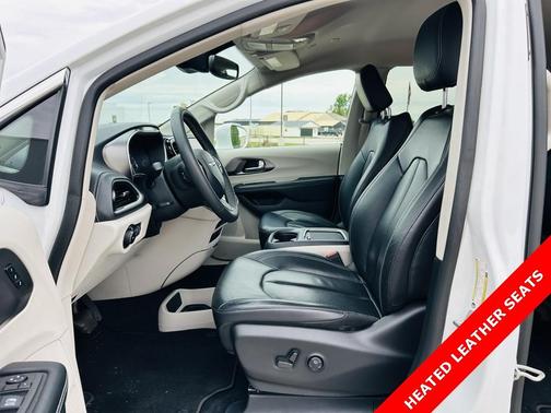 2022 Chrysler Pacifica Touring-L