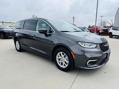 2023 Chrysler Pacifica Touring-L