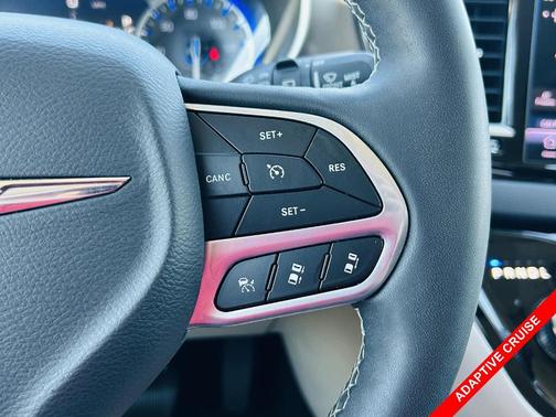 Granite Crystal Clearcoat Metallic 2023 Chrysler Pacifica Touring-L