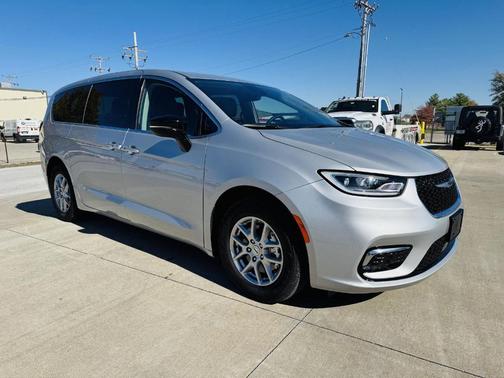 2024 Chrysler Pacifica Touring-L