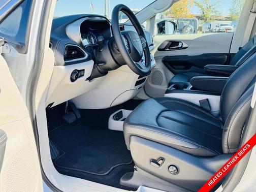 2024 Chrysler Pacifica Touring-L