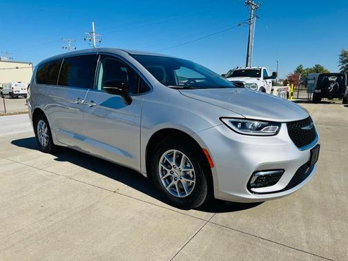 2024 Chrysler Pacifica Touring-L