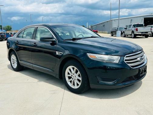 2014 Ford Taurus SE