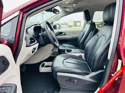 2023 Chrysler Pacifica Touring-L