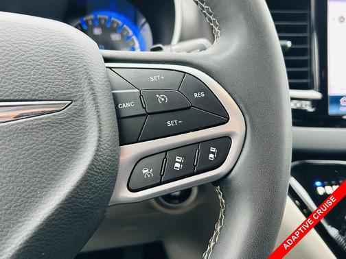 2023 Chrysler Pacifica Touring-L