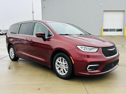 2023 Chrysler Pacifica Touring-L