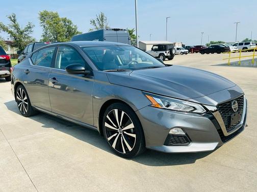 2022 Nissan Altima 2.5 SR