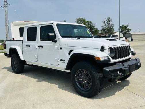 2025 Jeep Gladiator Sport