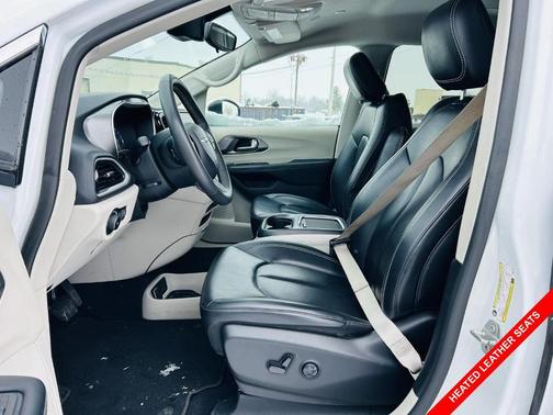 2023 Chrysler Pacifica Touring-L