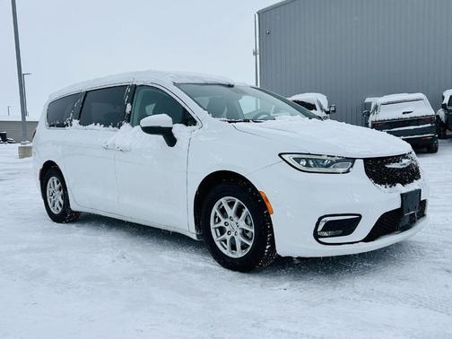 2023 Chrysler Pacifica Touring-L