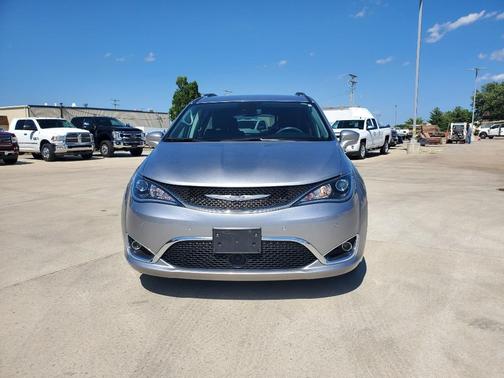 Photo 2 of 32 of 2020 Chrysler Pacifica Touring-L Plus