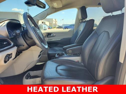 Photo 5 of 32 of 2020 Chrysler Pacifica Touring-L Plus