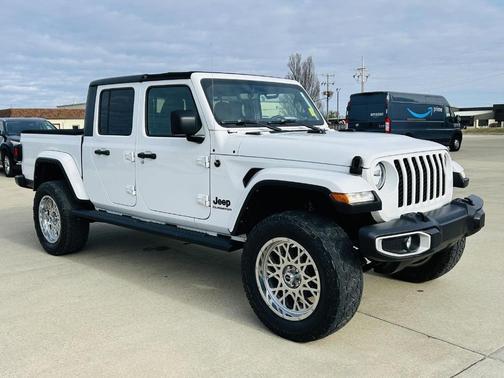 2022 Jeep Gladiator Sport