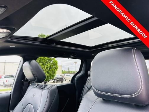 2021 Chrysler Pacifica Touring-L
