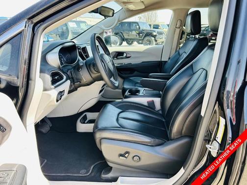 2023 Chrysler Pacifica Touring-L