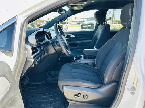 2023 Chrysler Pacifica Touring